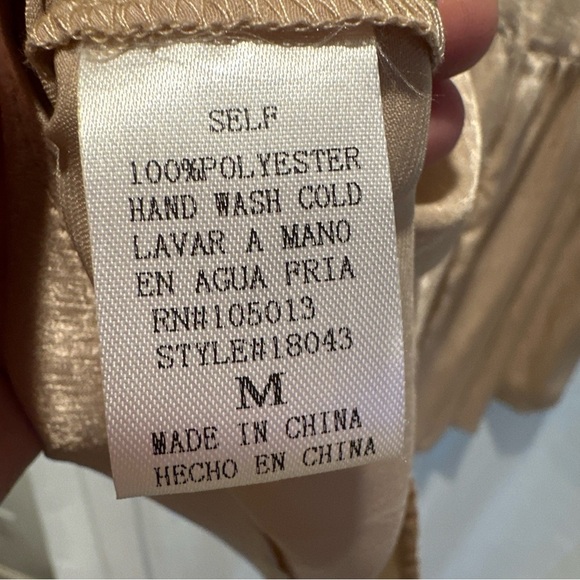 Andree by Unit Women's Size Medium Babydoll Top Pullover Blouse Champagne Ruffle - Picture 6 of 7